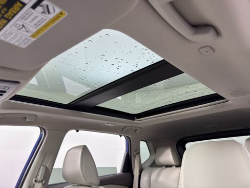 Used 2023 Nissan Rogue SV w/ SV Premium Package image 11