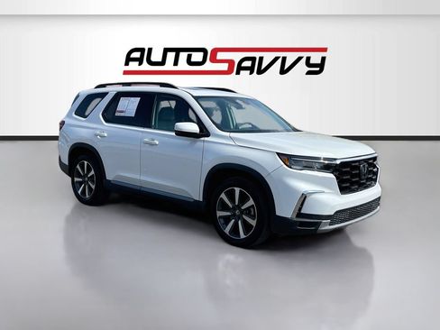 Used 2024 Honda Pilot Touring image 1