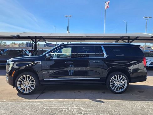New 2026 GMC Yukon XL Denali w/ Denali Reserve Package AWD/4WD image 6