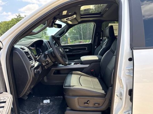 New 2026 RAM 2500 Laramie AWD/4WD image 17