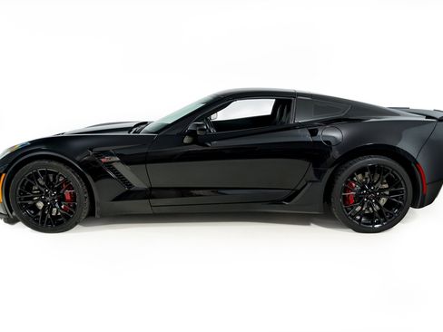 Used 2016 Chevrolet Corvette Z06 w/ 3LZ Preferred Equipment Group image 3