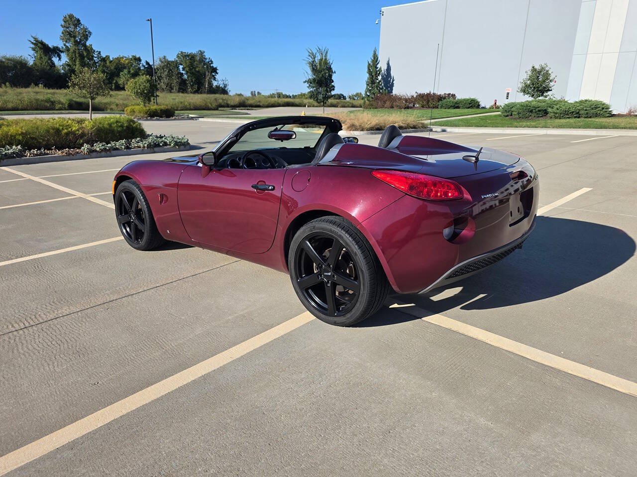 Used 2009 Pontiac Solstice Convertible w/ Premium Package RWD image 17