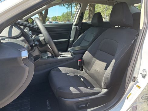 Used 2025 Nissan Altima 2.5 SV FWD image 22