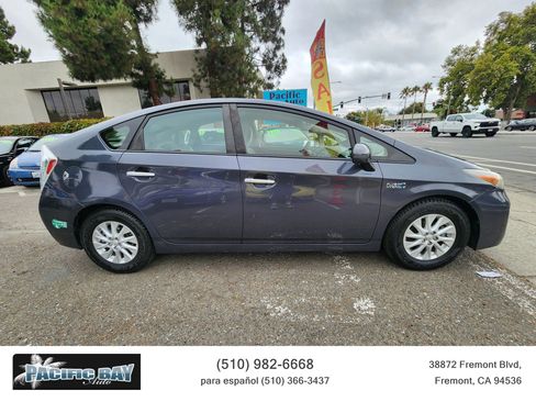 Used 2015 Toyota Prius Prime Advanced image 9