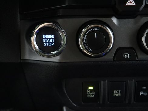 Used 2021 Toyota Tacoma TRD Off-Road w/ Technology Package AWD/4WD image 18