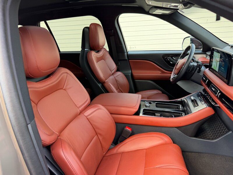Used 2025 Lincoln Aviator Reserve w/ Equipment Group 201A AWD/4WD image 34