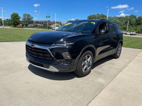 Used 2024 Chevrolet Blazer LT w/ Convenience Package AWD/4WD image 2