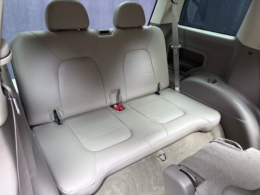 Used 2005 Ford Explorer 4WD XLT image 31
