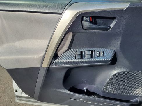 Used 2014 Toyota RAV4 LE image 14