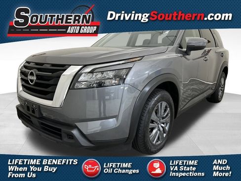 Used 2024 Nissan Pathfinder SV image 1