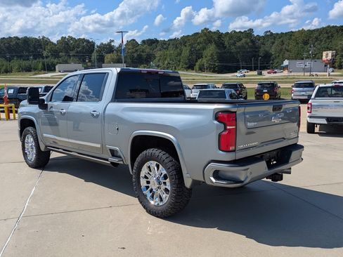 Used 2025 Chevrolet Silverado 2500 High Country w/ High Country Premium Package AWD/4WD image 3