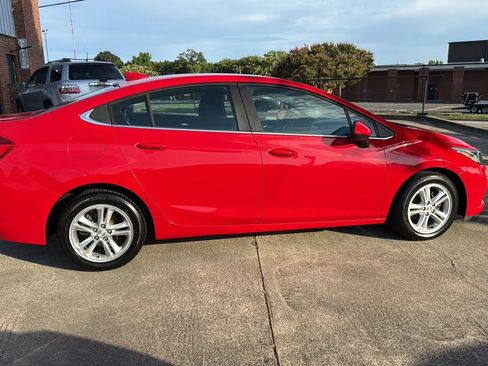 Used 2017 Chevrolet Cruze LT FWD image 6