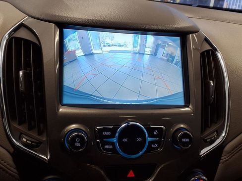 Used 2018 Chevrolet Cruze Premier image 25