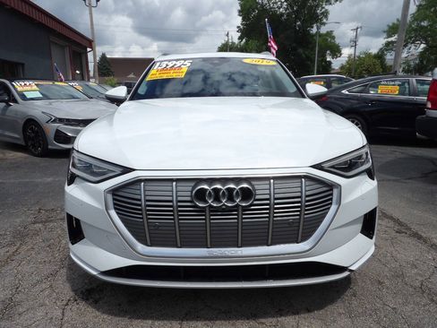 Used 2019 Audi e-tron Prestige w/ Prestige Package AWD/4WD image 2