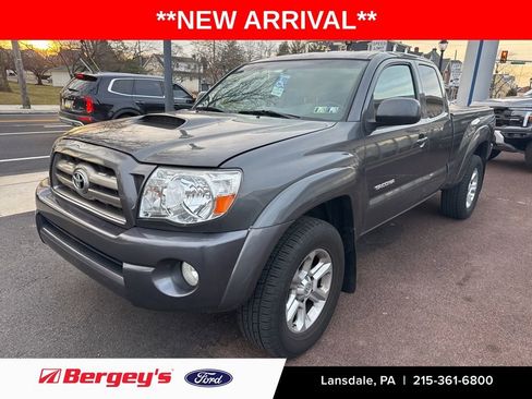 Used 2010 Toyota Tacoma Base image 1