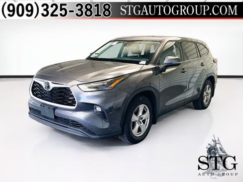 Used 2022 Toyota Highlander LE FWD image 1