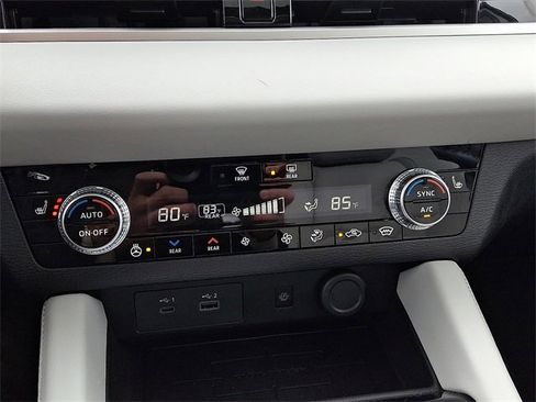 Used 2024 Mitsubishi Outlander SEL image 16