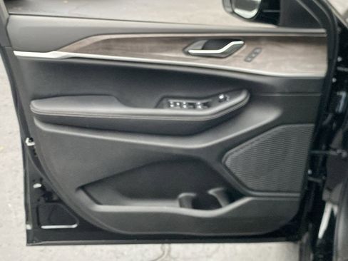 New 2025 Jeep Grand Cherokee L Limited image 6