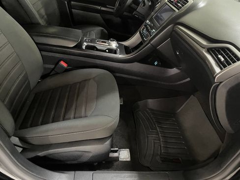 Used 2020 Ford Fusion SE image 27