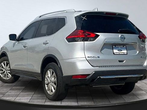 Used 2017 Nissan Rogue SV AWD/4WD image 4