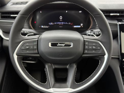 New 2025 Jeep Grand Cherokee L Altitude image 12