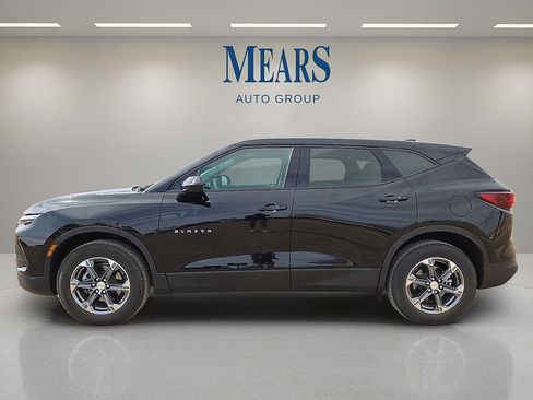 Used 2025 Chevrolet Blazer LT image 2