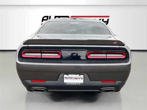 Used 2022 Dodge Challenger SXT w/ Driver Convenience Group image 6