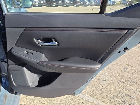 Used 2025 Nissan Sentra SR w/ SR Premium Package image 11