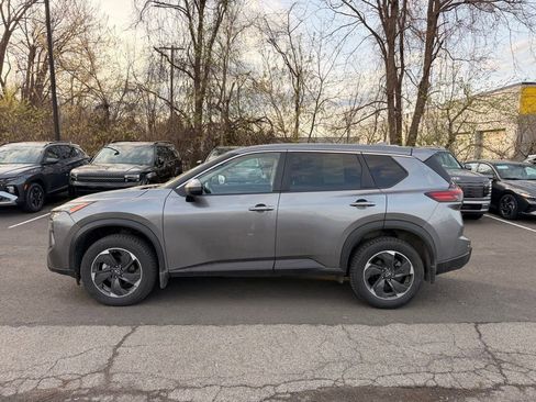 Used 2024 Nissan Rogue SV AWD/4WD image 7