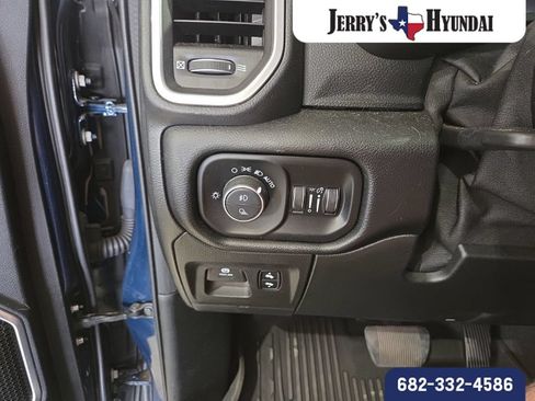 Used 2020 RAM 1500 Laramie w/ Sport Appearance Package AWD/4WD image 13