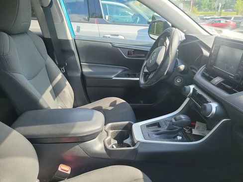 Used 2021 Toyota RAV4 LE FWD image 10