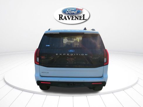 Used 2025 Ford Expedition Active RWD image 5