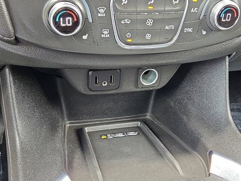 Used 2022 Chevrolet Traverse LT AWD/4WD image 31