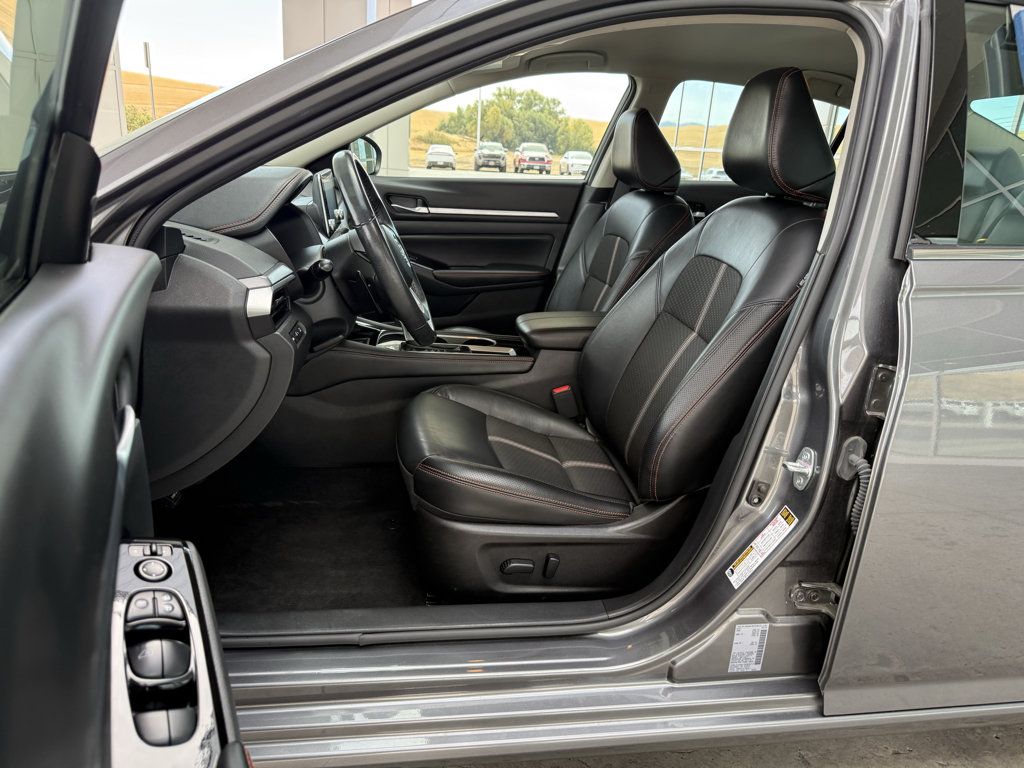 Used 2024 Nissan Altima 2.5 SR FWD image 14