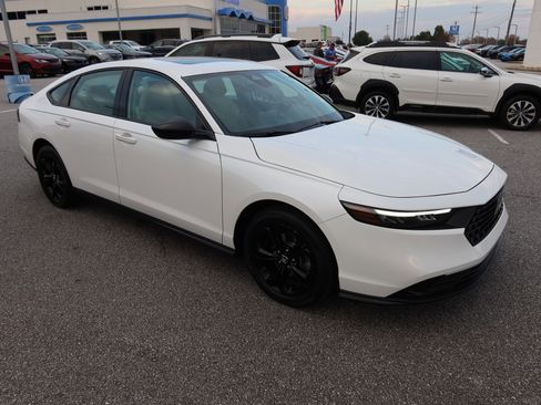 Certified 2025 Honda Accord SE image 2