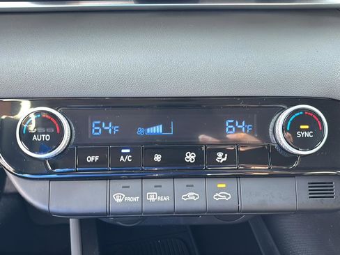 Certified 2025 Hyundai Elantra Sport image 40