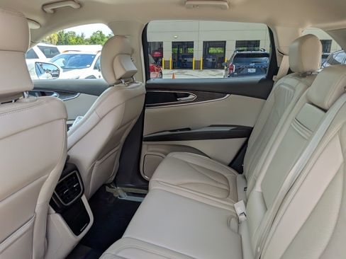 Used 2017 Lincoln MKX Select w/ Select Plus Package AWD/4WD image 15