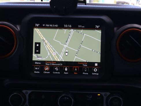 Used 2021 Jeep Gladiator Mojave AWD/4WD image 11