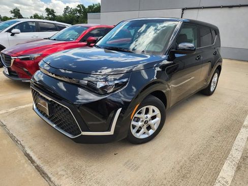 Certified 2023 Kia Soul LX w/ Option Group 015 FWD image 2