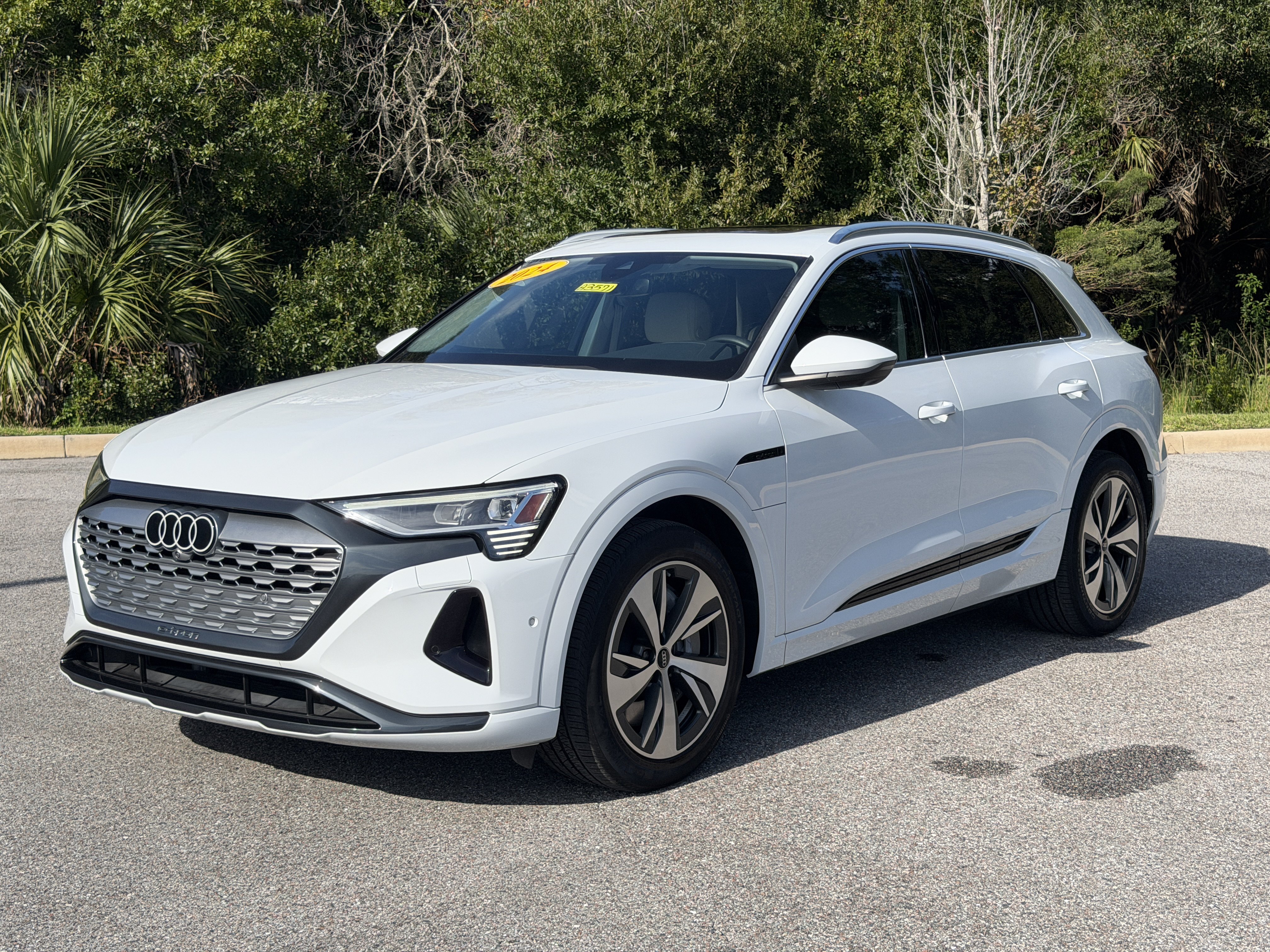 Used 2024 Audi Q8 e-tron Premium Plus w/ Premium Plus Package AWD/4WD image 3