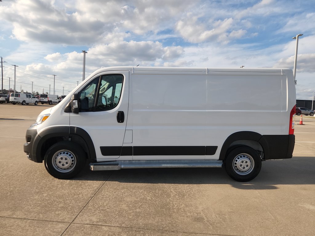 Used 2025 RAM ProMaster 2500 w/ U-Haul Equipment Group FWD image 8
