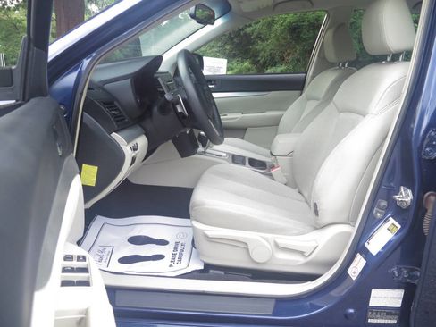 Used 2011 Subaru Legacy 2.5i AWD/4WD image 10
