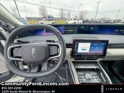 New 2026 Lincoln Nautilus Premier image 12