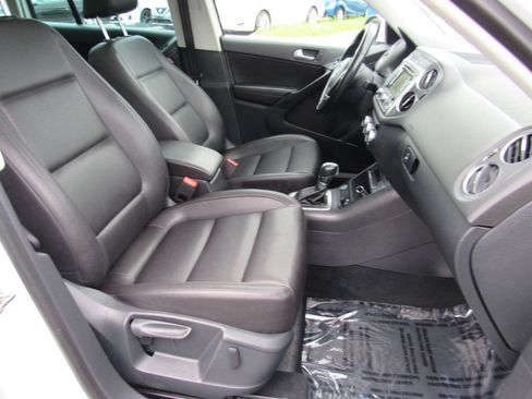 Used 2015 Volkswagen Tiguan SEL AWD/4WD image 29