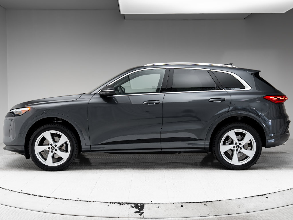 Used 2025 Audi Q5 Premium AWD/4WD image 2