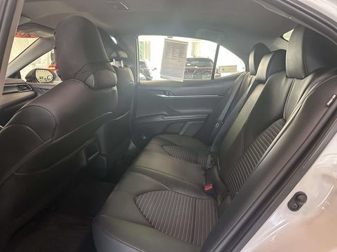 Used 2022 Toyota Camry SE FWD image 13
