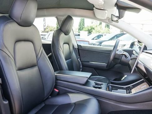 Used 2021 Tesla Model Y Long Range AWD/4WD image 18