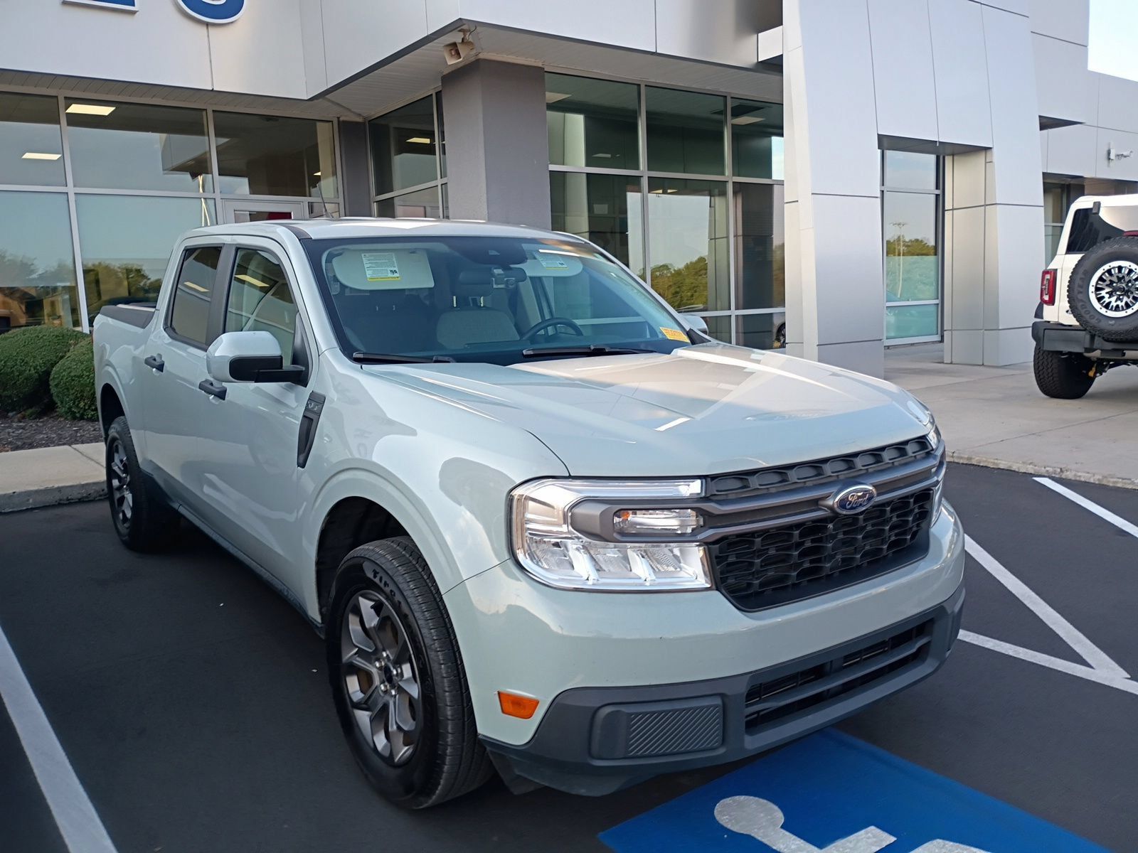 Used 2023 Ford Maverick XLT w/ XLT Luxury Package FWD image 3