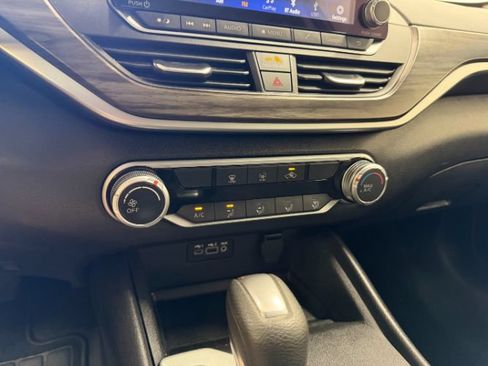 Used 2025 Nissan Altima 2.5 SV FWD image 19