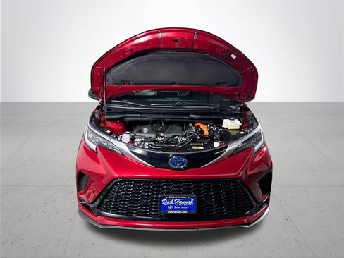 Used 2024 Toyota Sienna XSE image 22